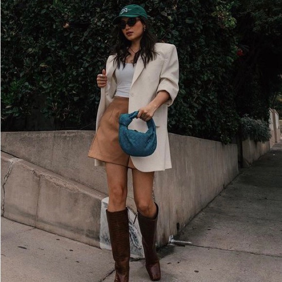 Bottega Veneta Mini Jodie Knotted Intrecciato Leather Shoulder Bag in Blue - Picture 4 of 17